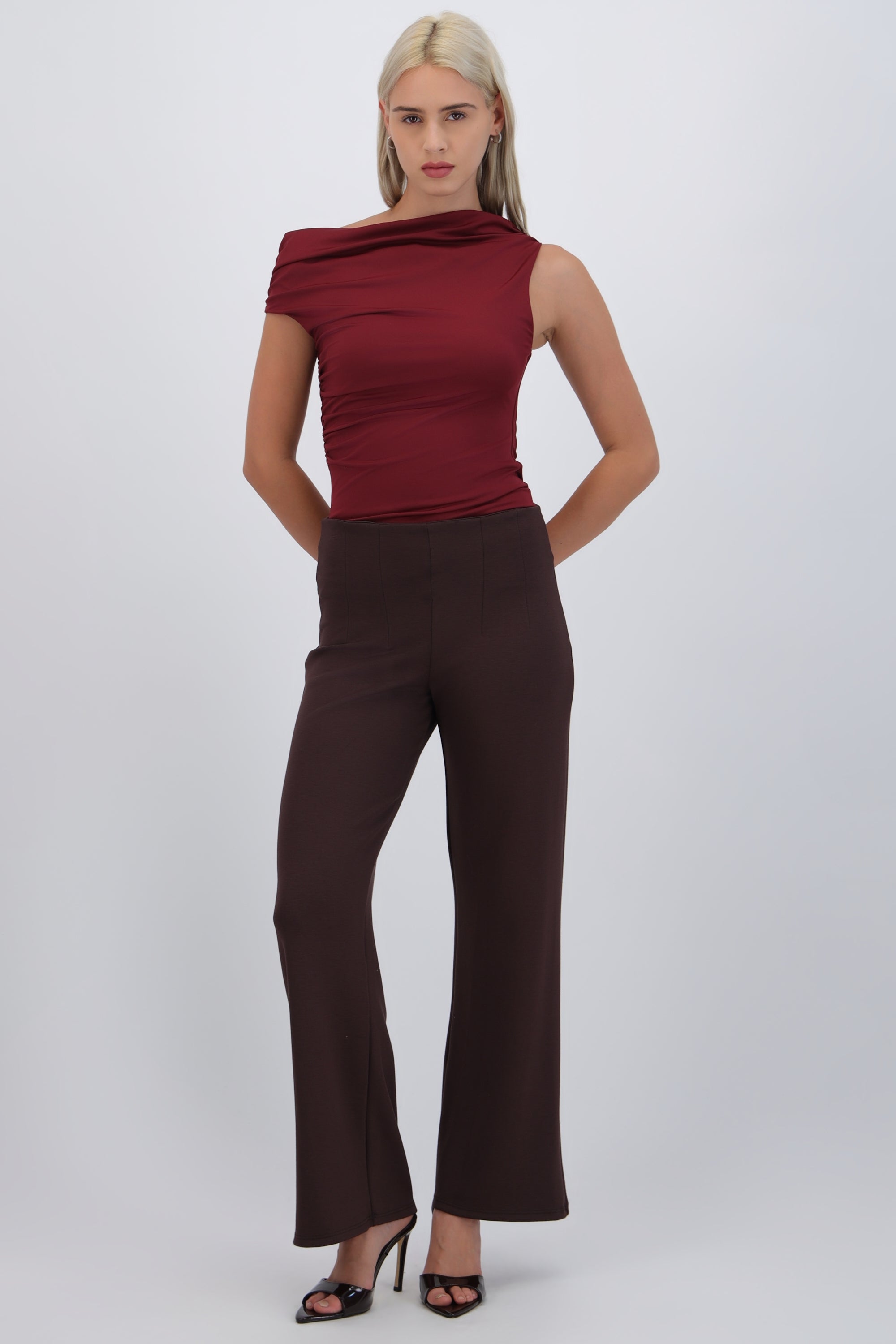 Pantalón wide detalle pinzas