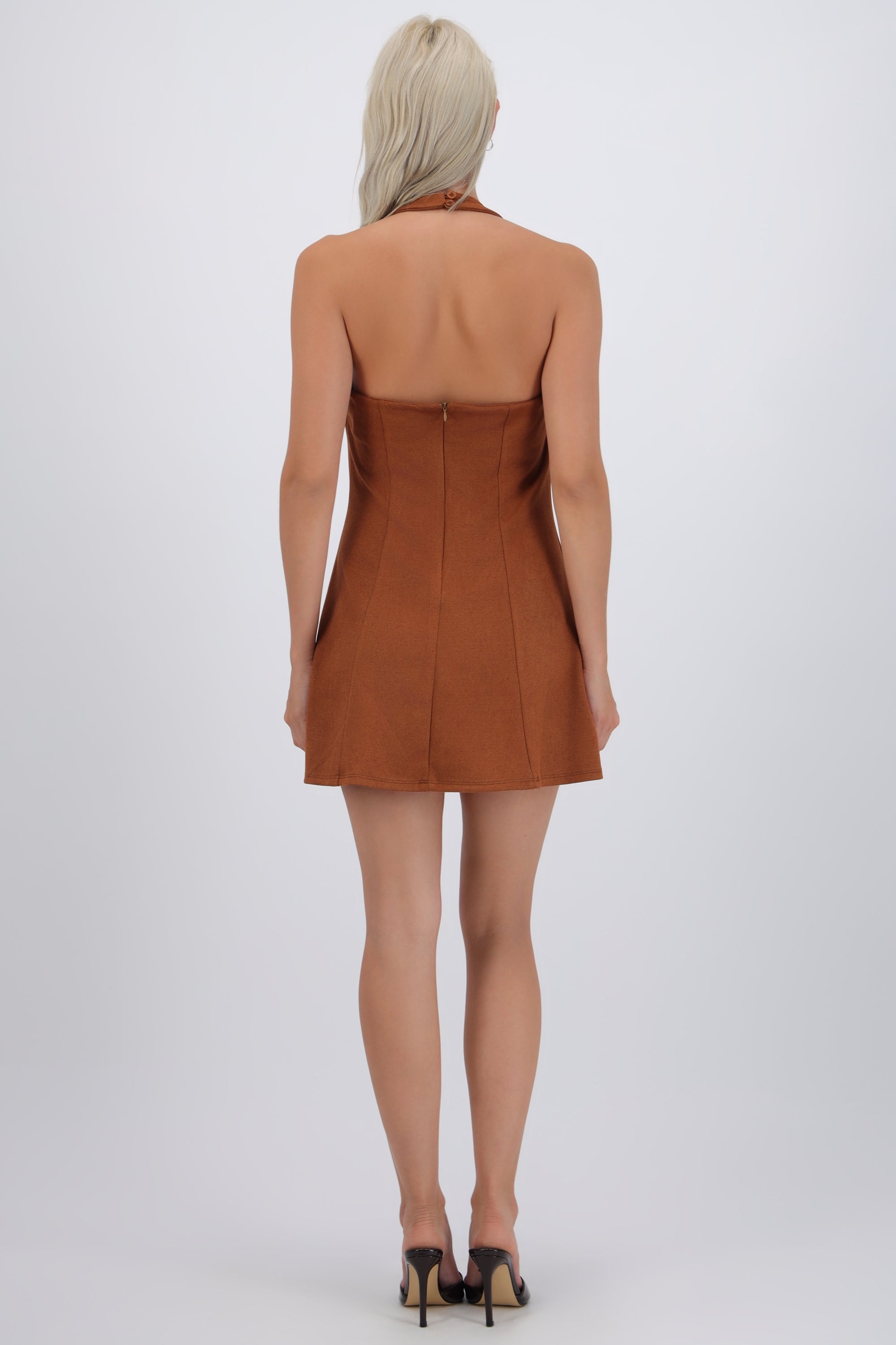 Vestido halter detalle cortes