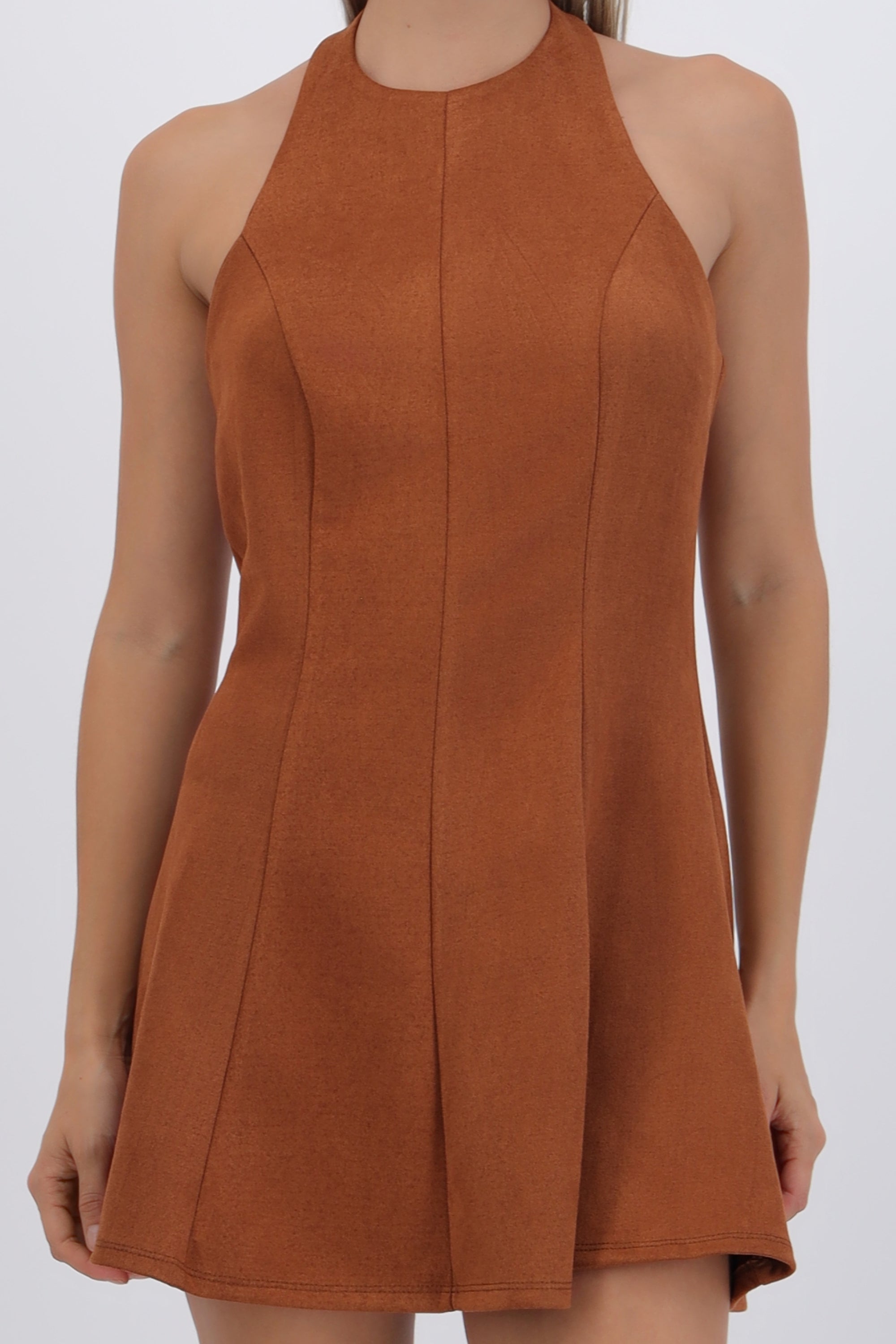 Vestido halter detalle cortes