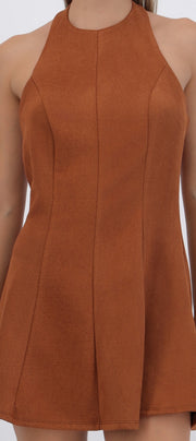 Vestido halter detalle cortes