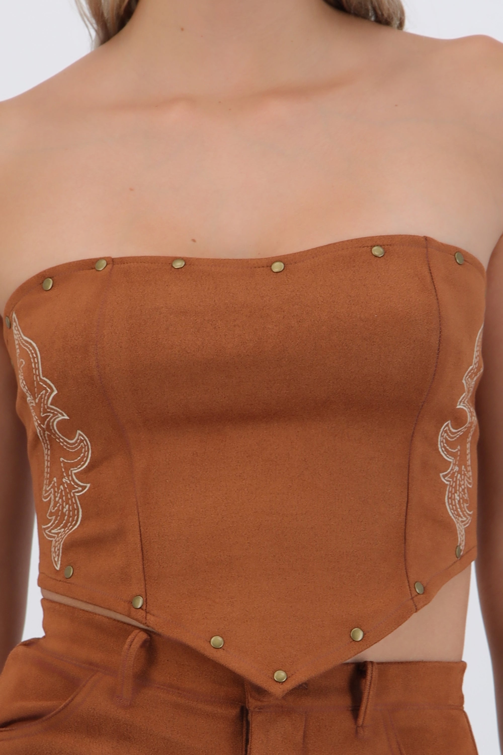 Top crop detalle bordados