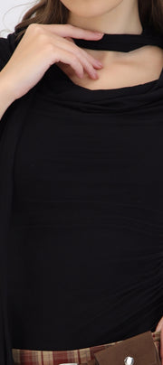 Top sin mangas drapeado detalle bufanda