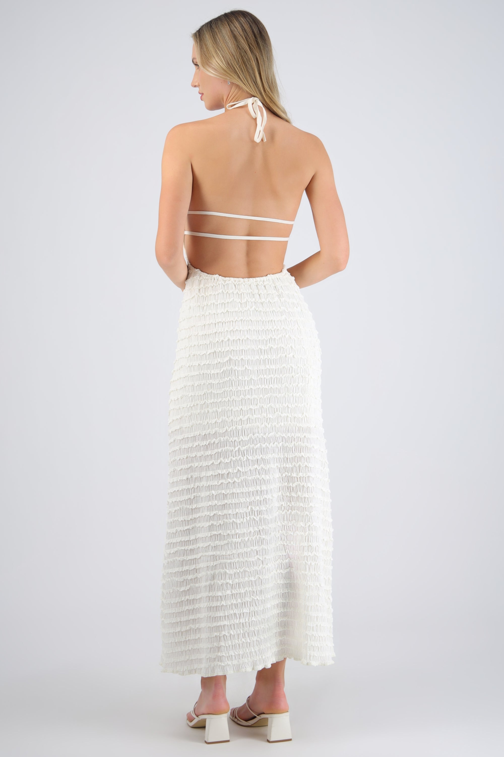 Vestido maxi cuello halter tela textura