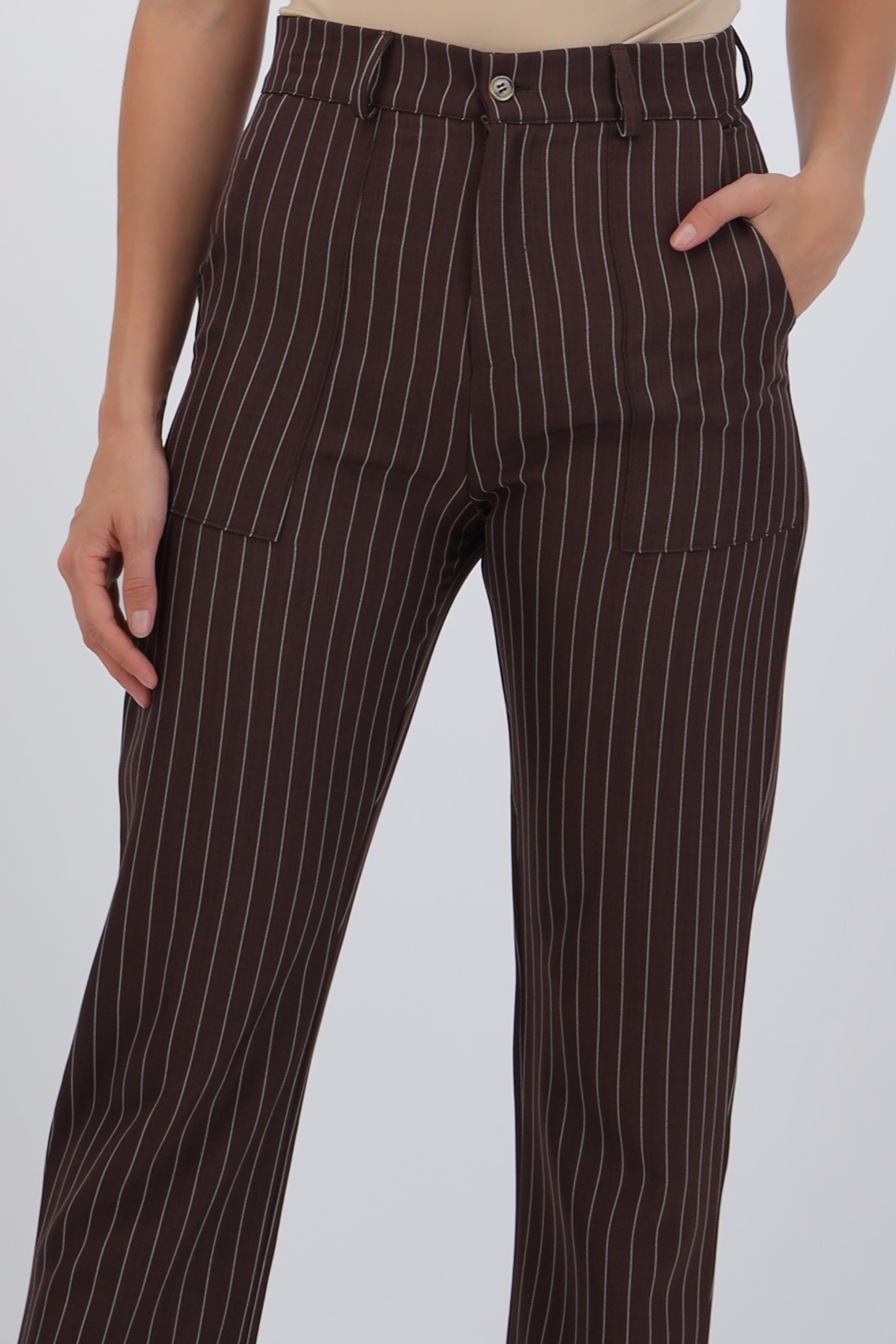 Pantalón bolsas detalle rayas