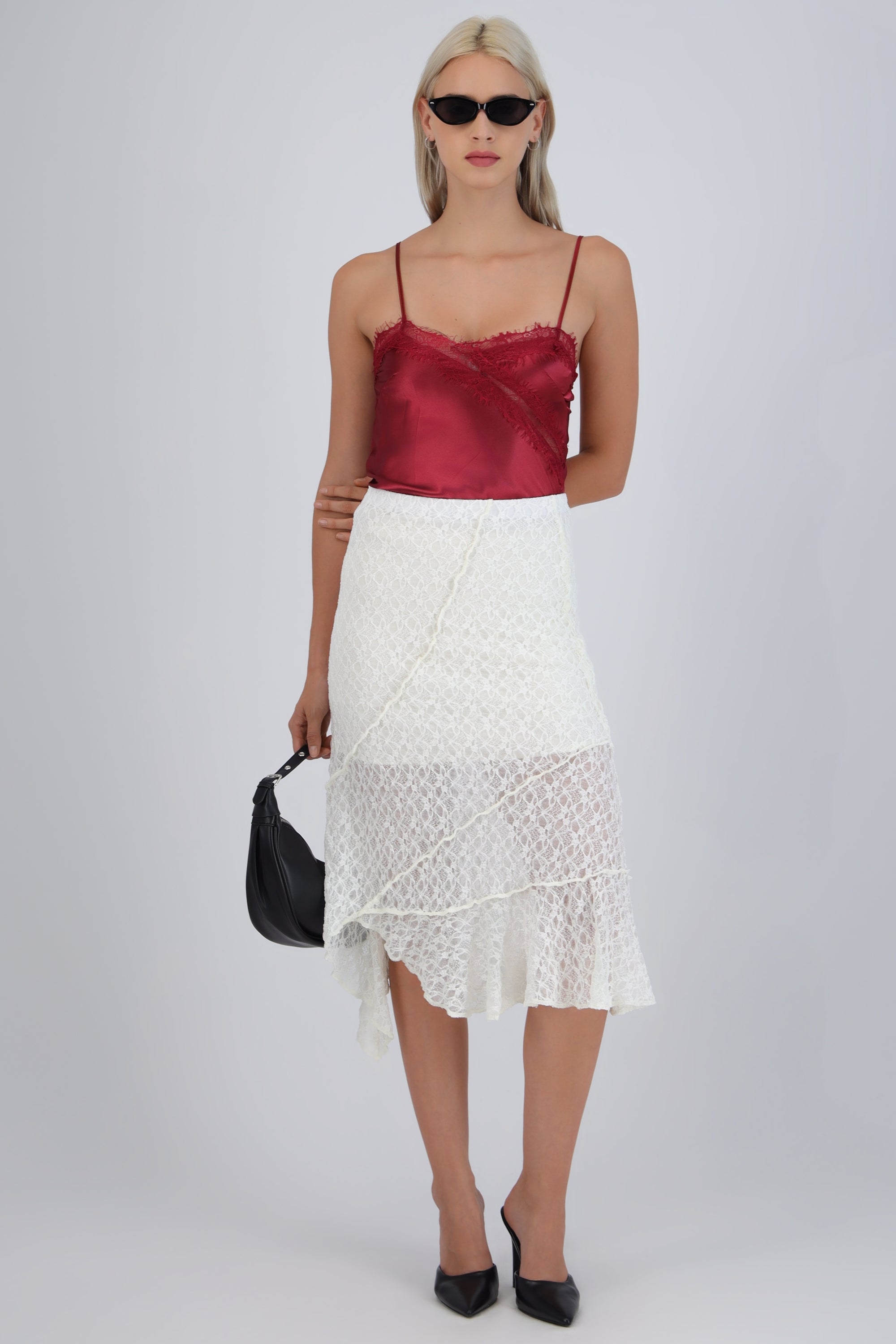 Falda midi cortes encaje
