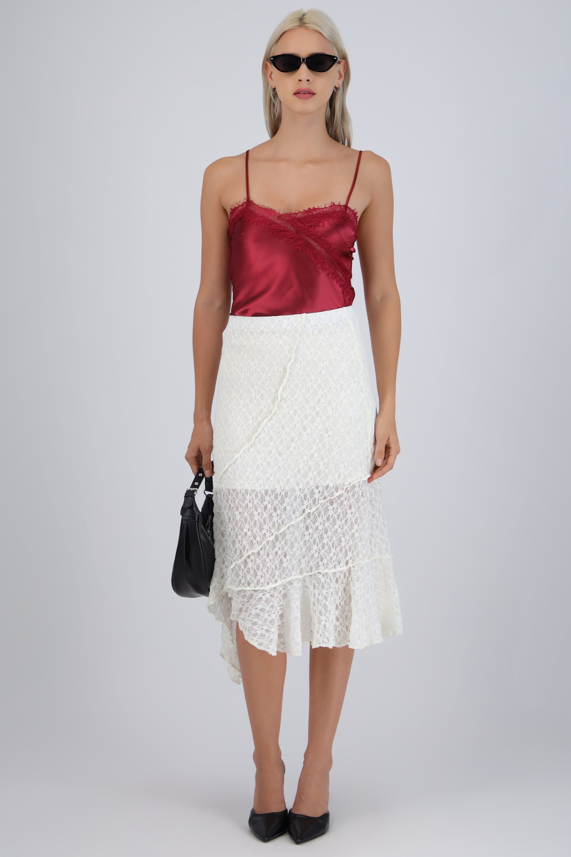 Falda midi cortes encaje