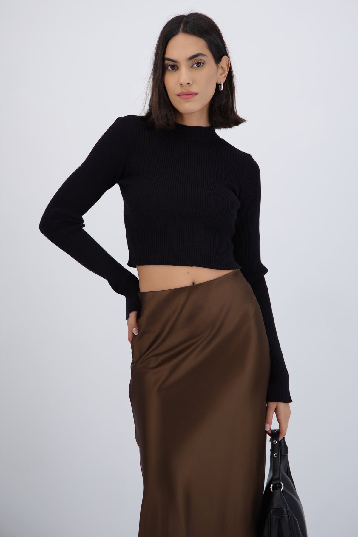 Suéter acanalado cuello alto básico NEGRO