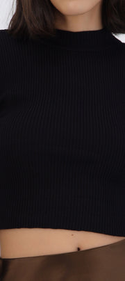 Suéter acanalado cuello alto básico