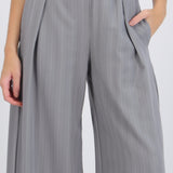 Pantalón rayas detalle pretina botones