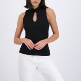 Top escote gota con alamar