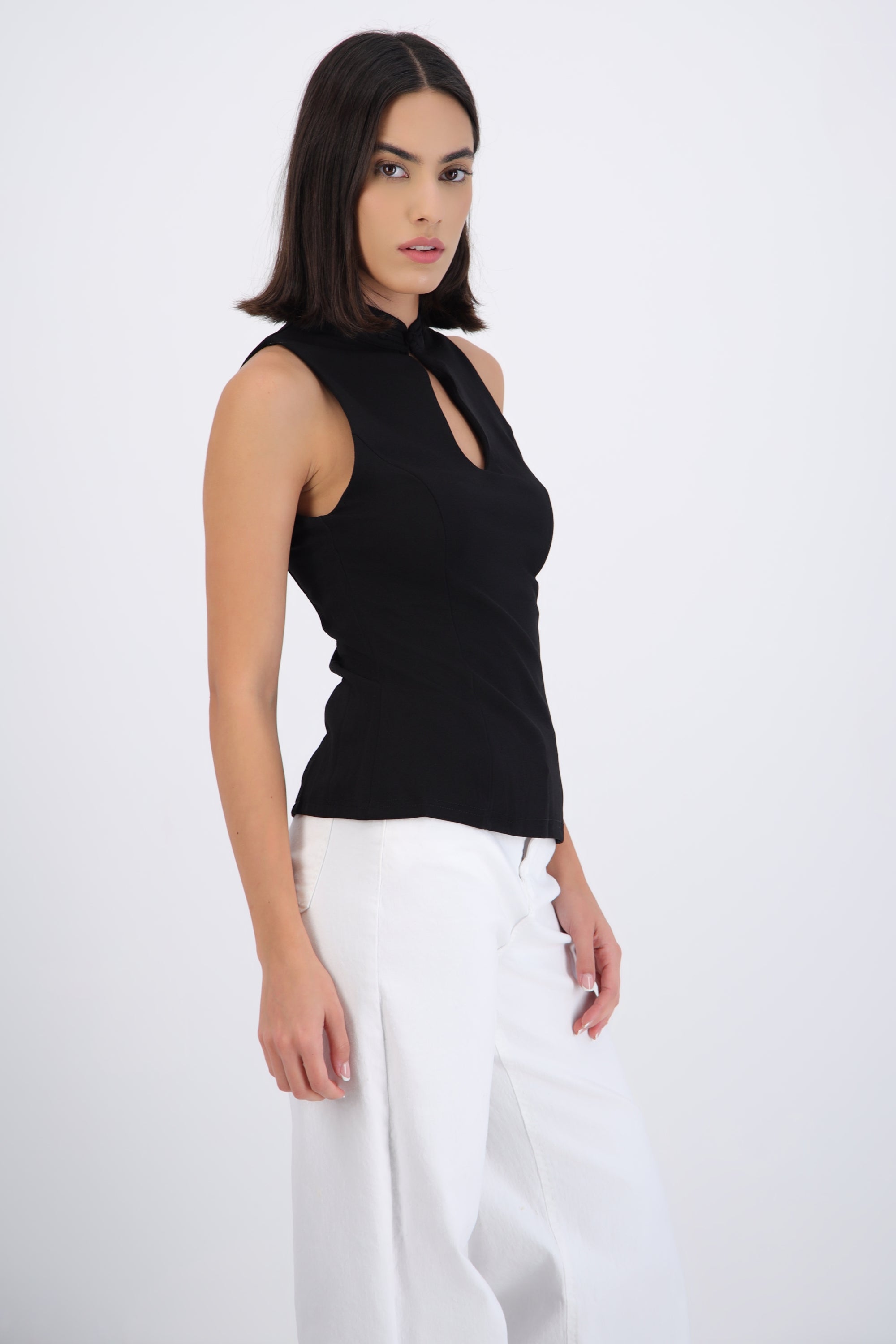 Top escote gota con alamar