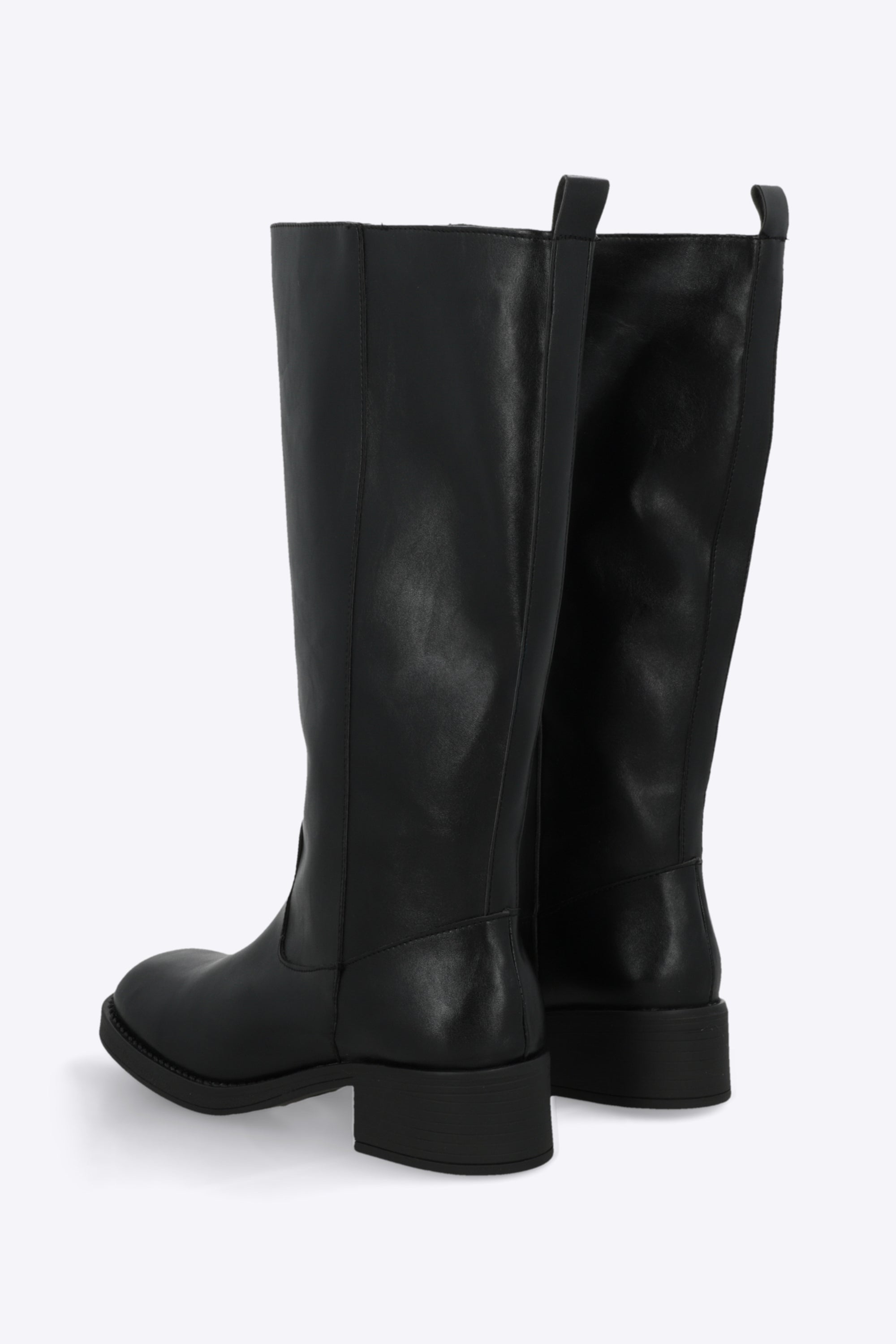 Bota alta lisa punta cuadrada