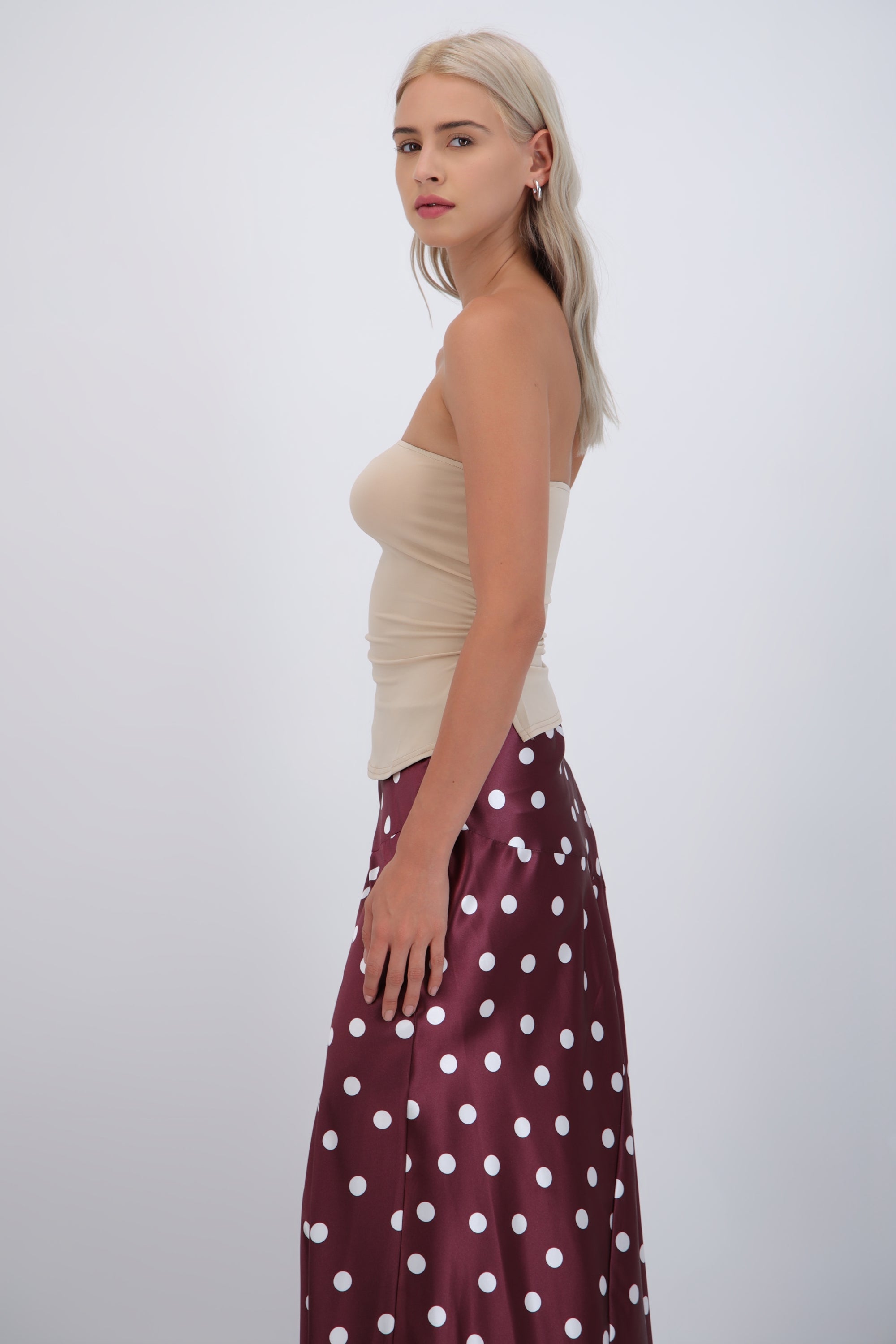 Top bandeau fruncido con aberturas