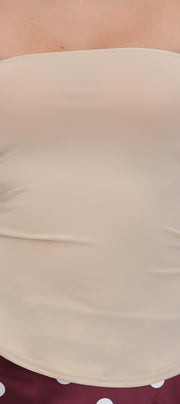 Top bandeau fruncido con aberturas
