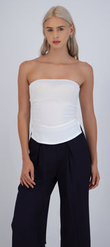 Top bandeau fruncido con aberturas
