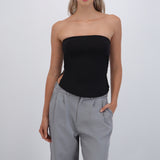 Top bandeau fruncido con aberturas