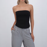 Top bandeau fruncido con aberturas