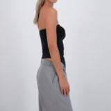 Top bandeau fruncido con aberturas