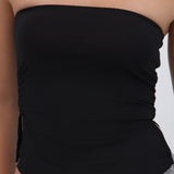 Top bandeau fruncido con aberturas