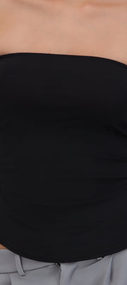Top bandeau fruncido con aberturas