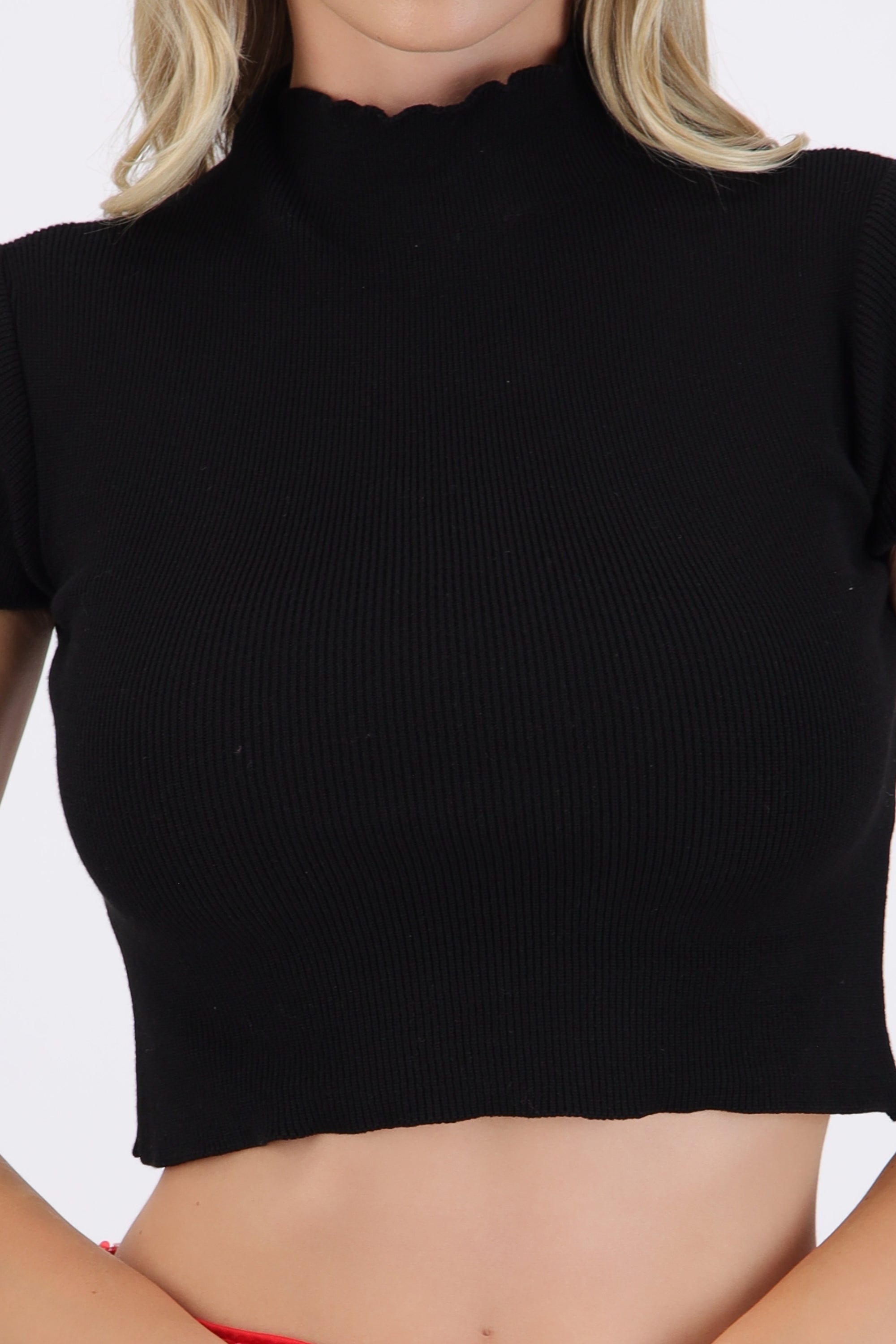 Top manga corta cuello alto básico