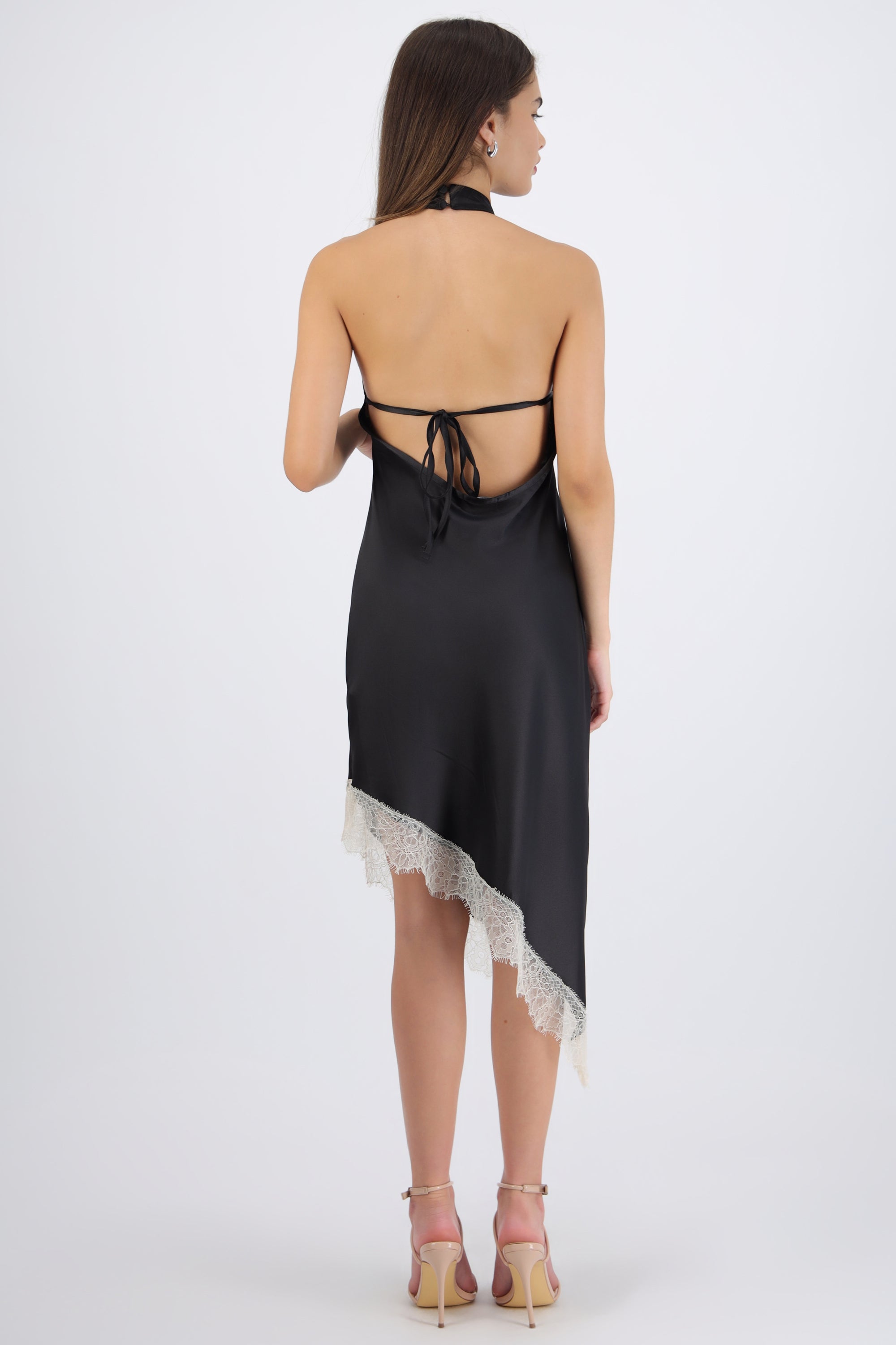 Vestido halter encaje asimetrico