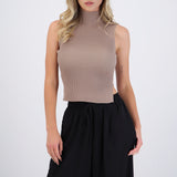 Top tejido sin manga cuello alto