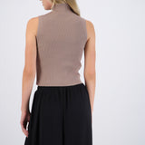 Top tejido sin manga cuello alto