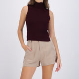 Top tejido sin manga cuello alto