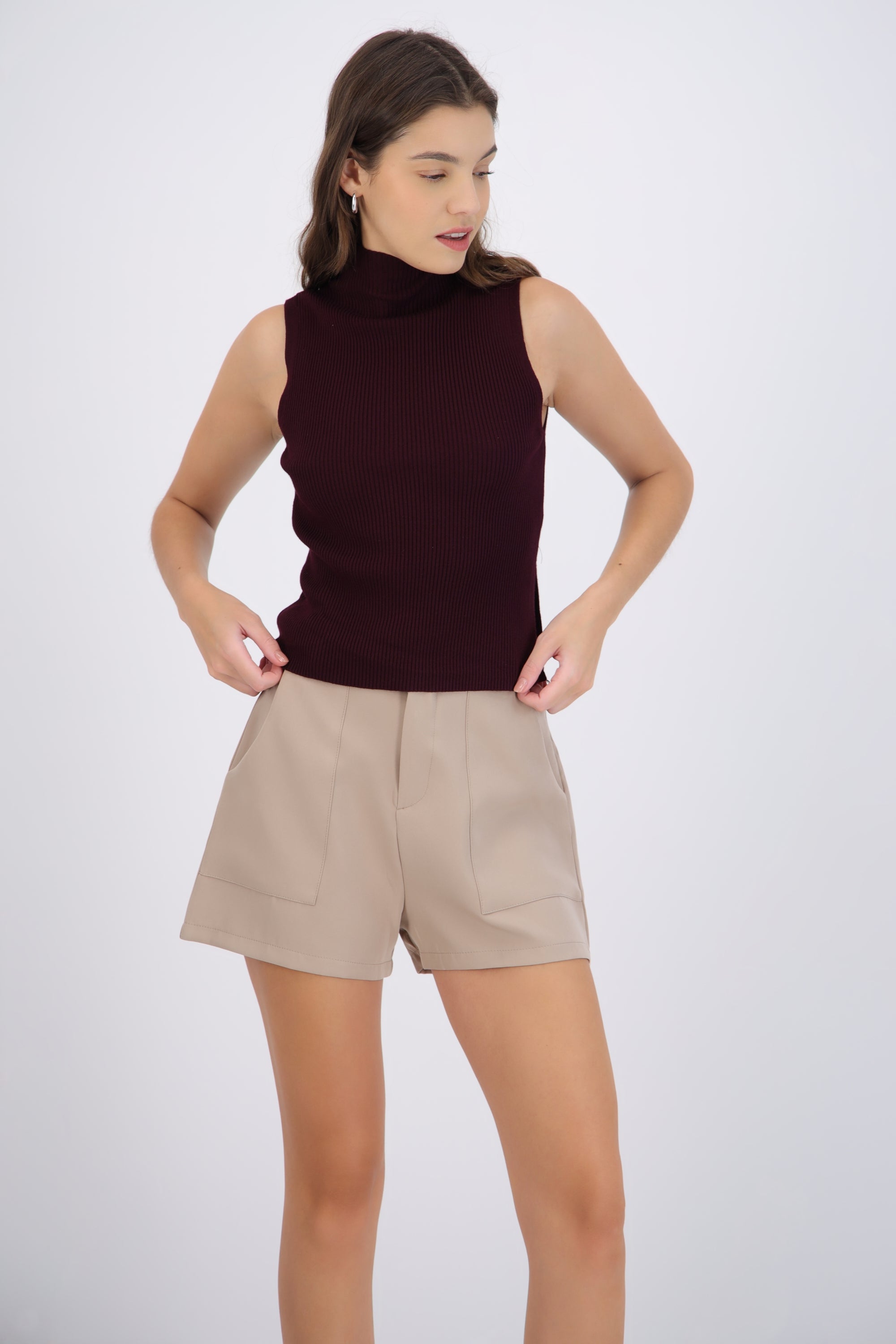 Top tejido sin manga cuello alto