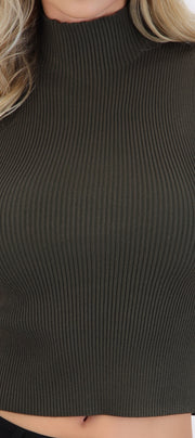 Top tejido sin manga cuello alto