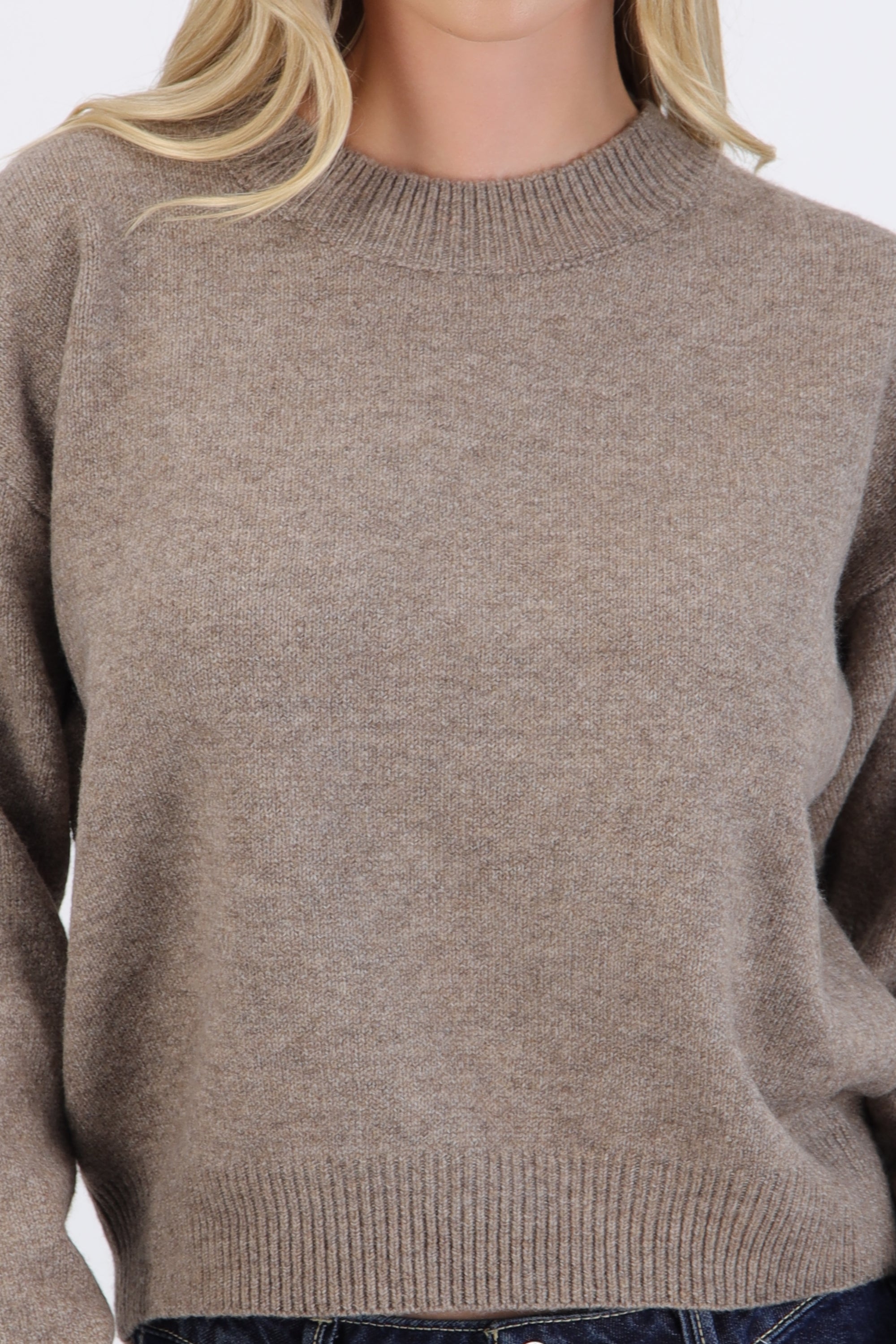 Suéter cuello redondo textura suave