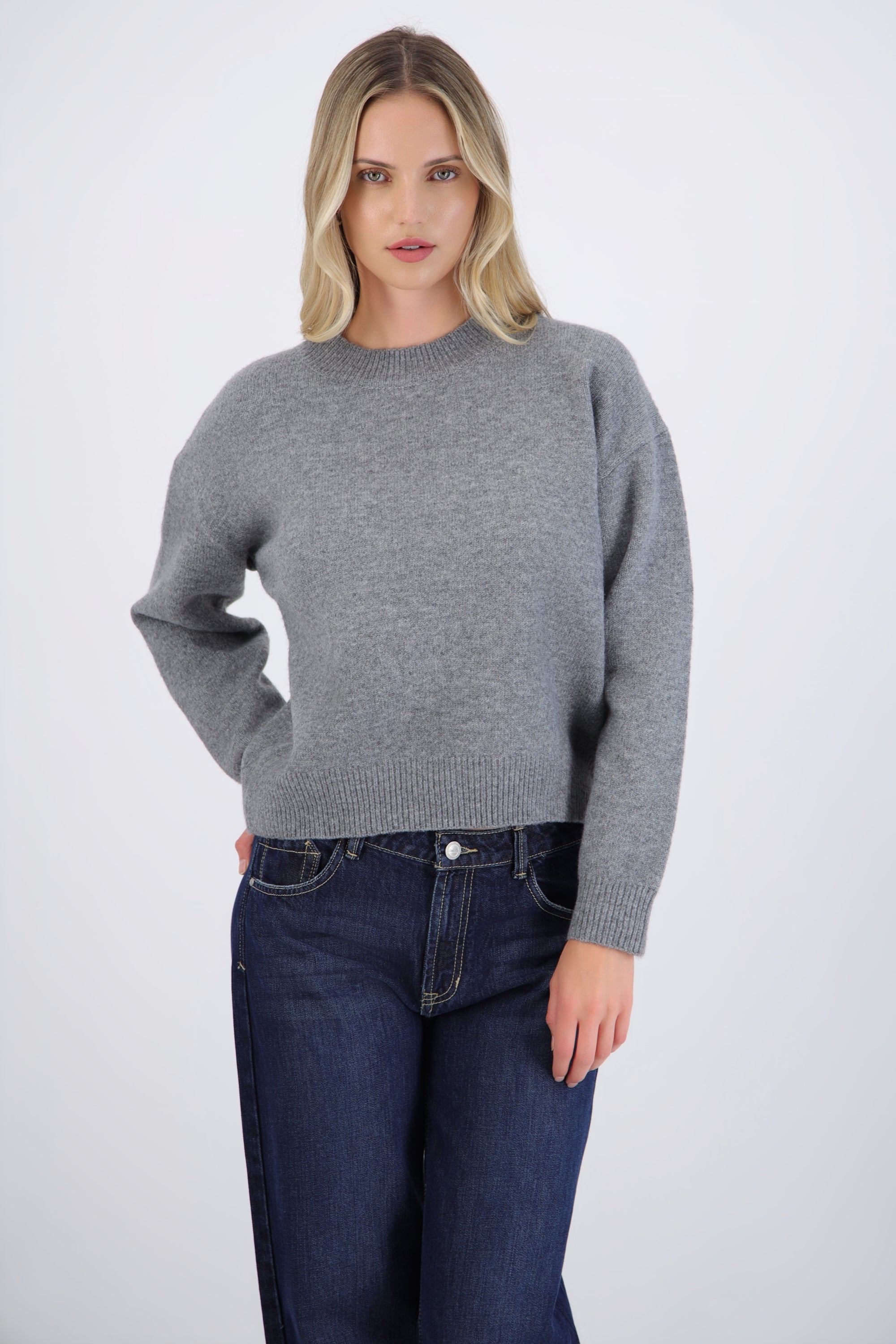 Suéter cuello redondo textura suave