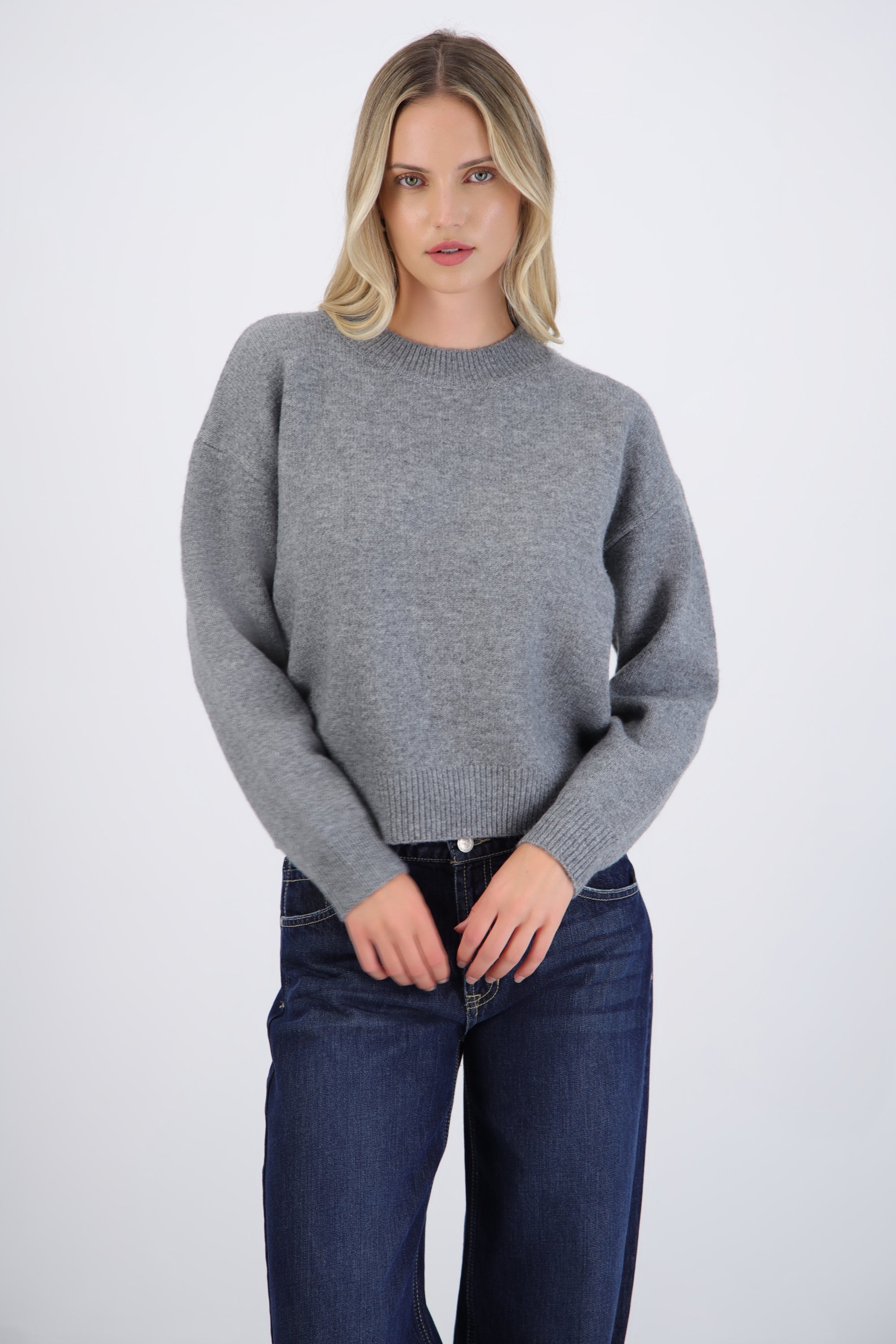 Suéter cuello redondo textura suave