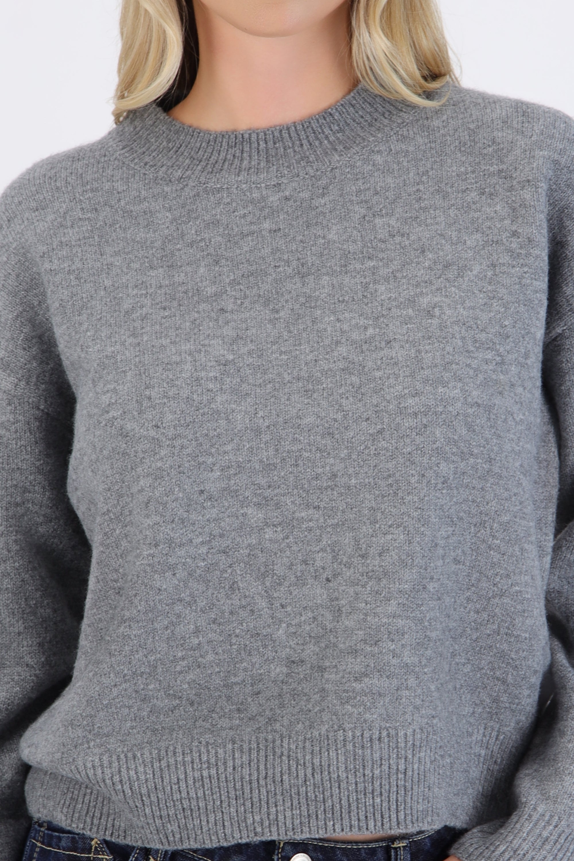 Suéter cuello redondo textura suave