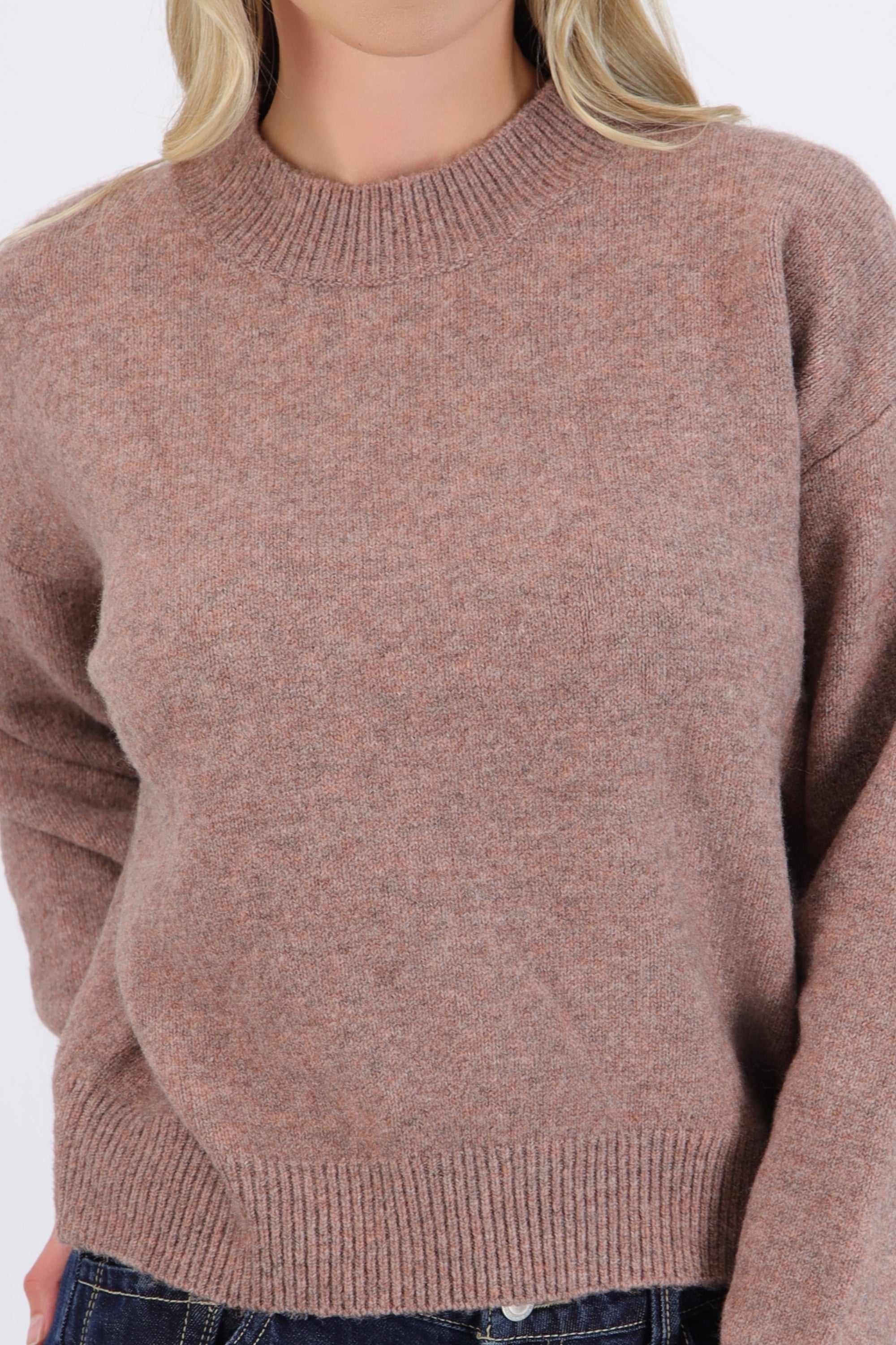 Suéter cuello redondo textura suave