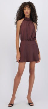 Vestido mini satín halter cuello alto