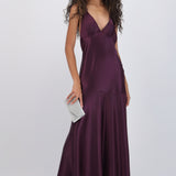Vestido maxi satín escote v detalle corte