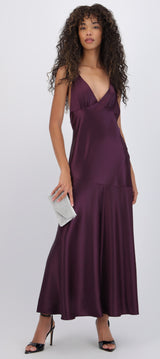 Vestido maxi satín escote v detalle corte