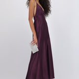 Vestido maxi satín escote v detalle corte