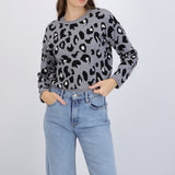 Suéter cuello redondo detalle leopardo