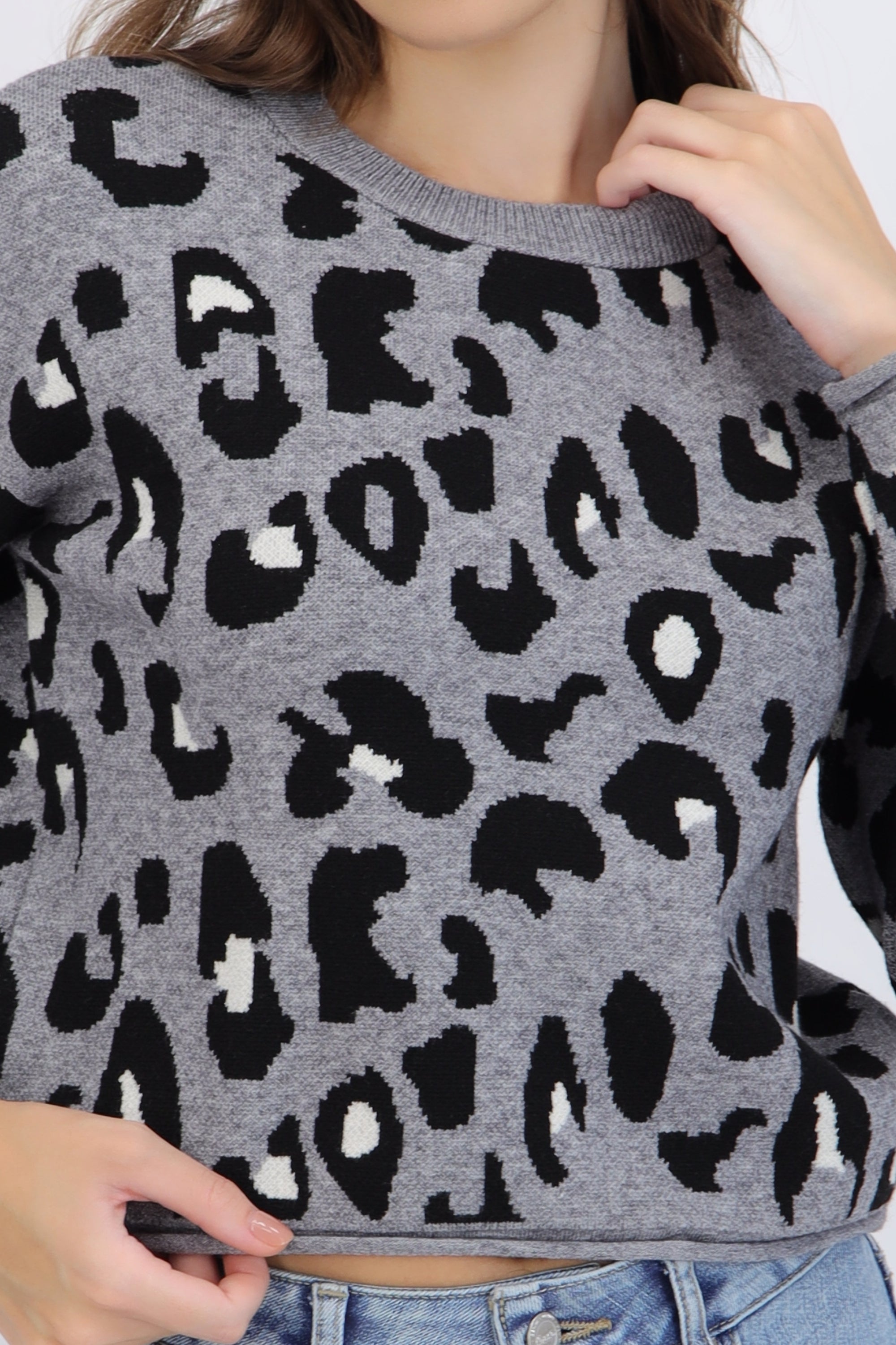 Suéter cuello redondo detalle leopardo