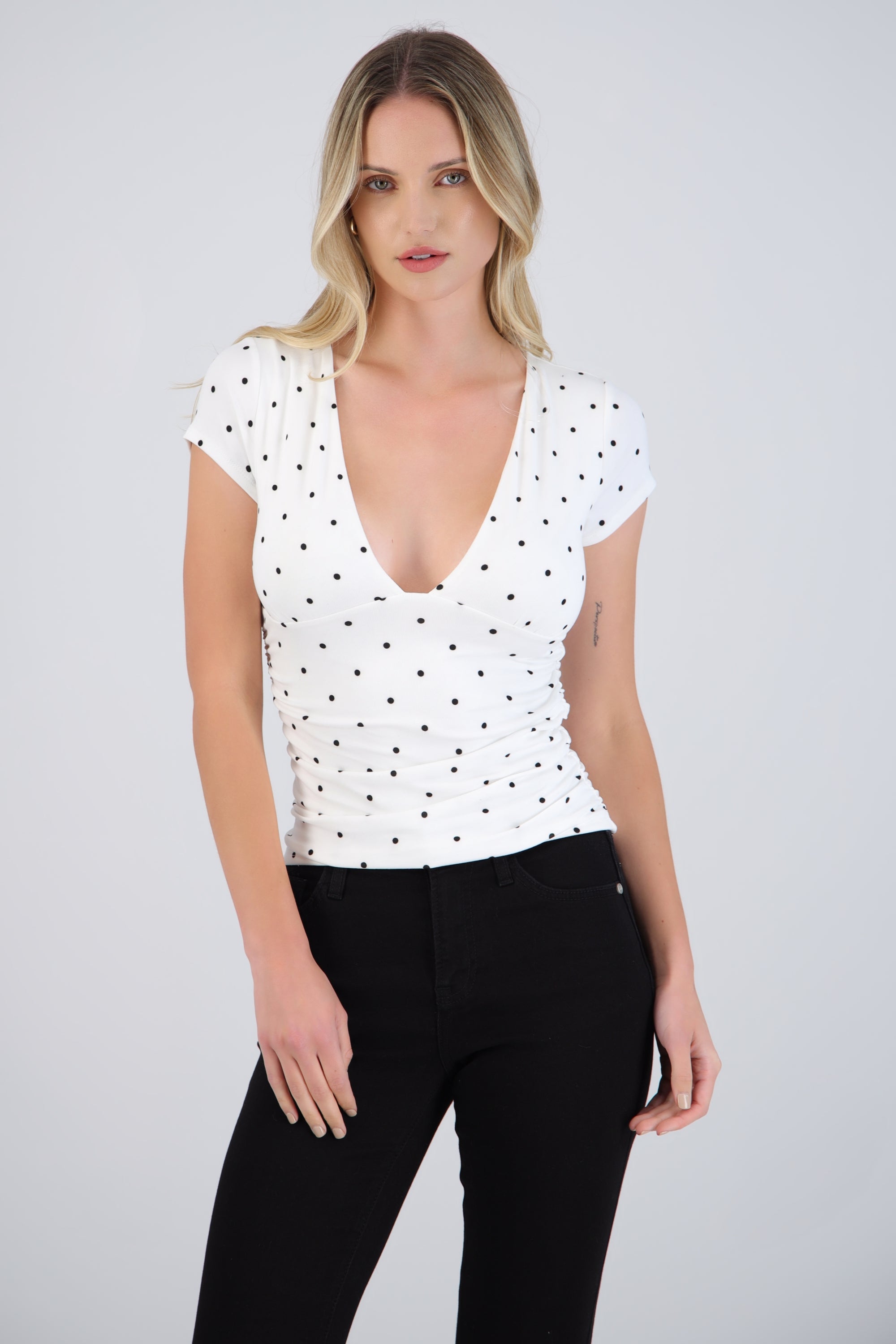 Top escote v manga corta polka dots