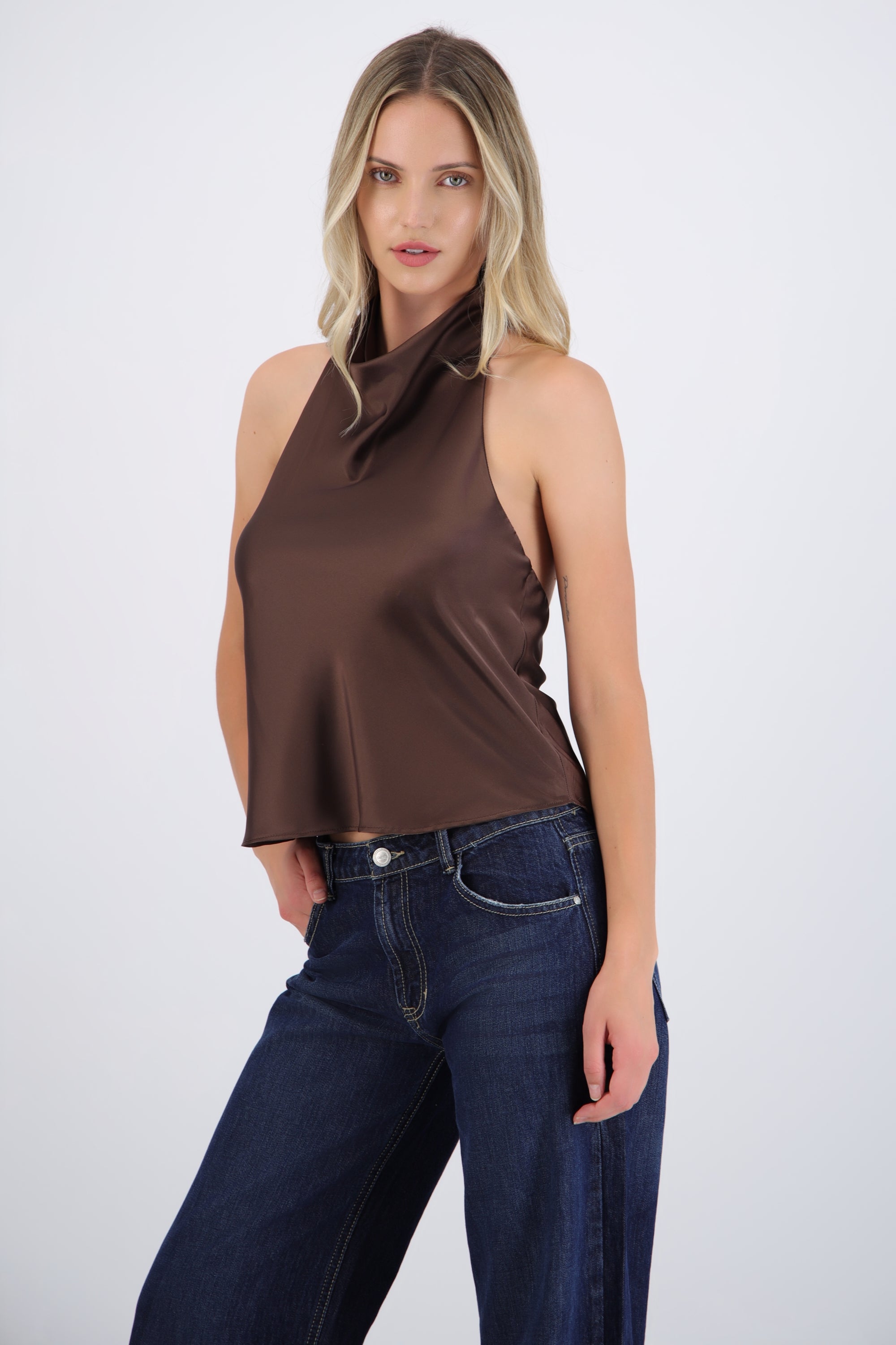 Top halter de cuello cascada satinado