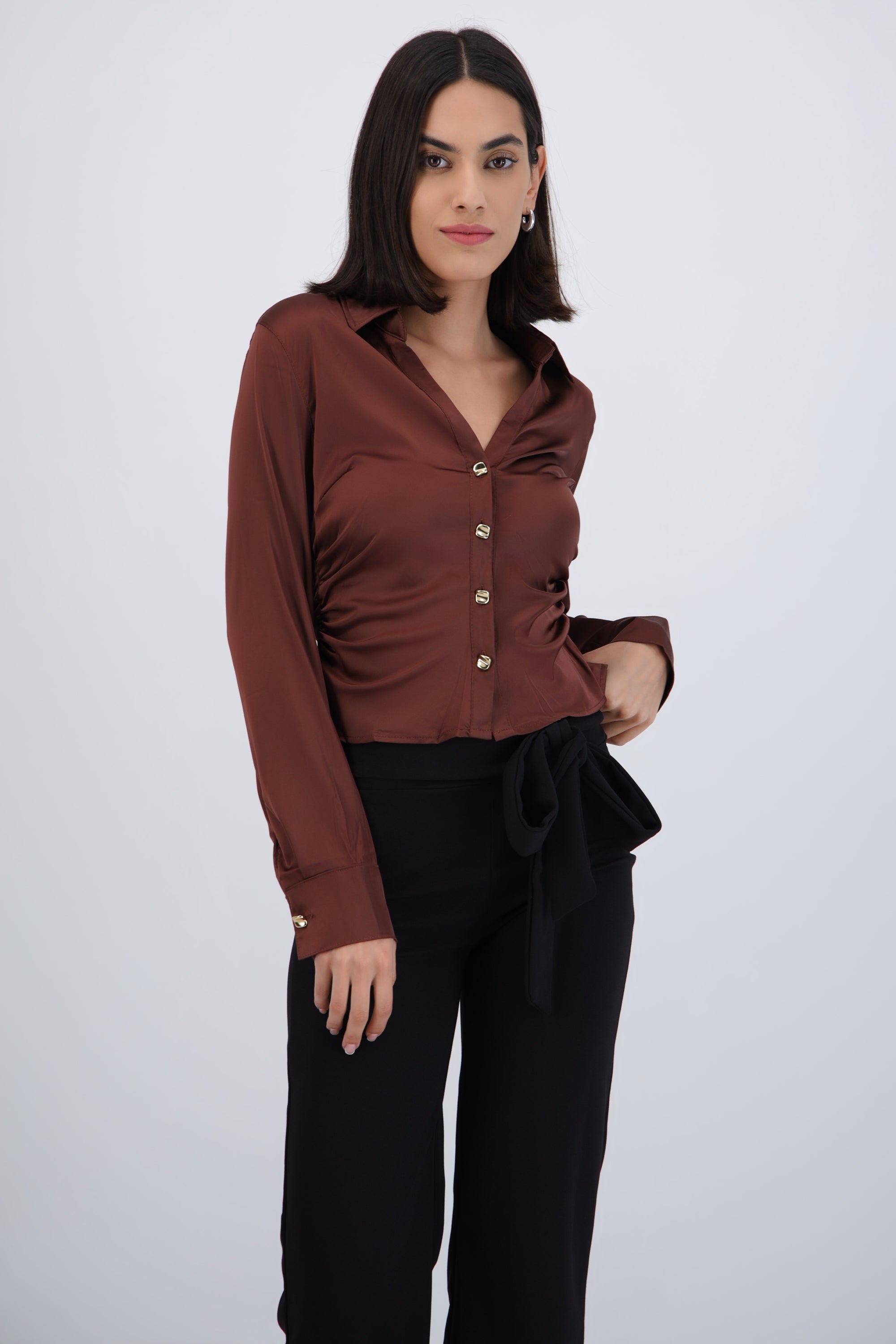 Camisa satin detalle botones