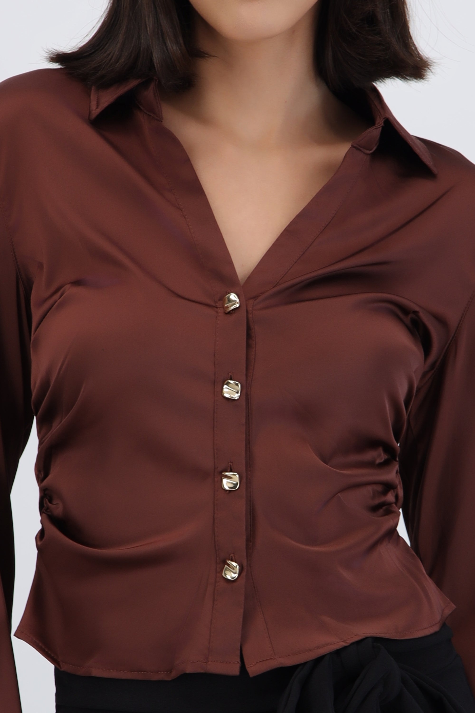 Camisa satin detalle botones