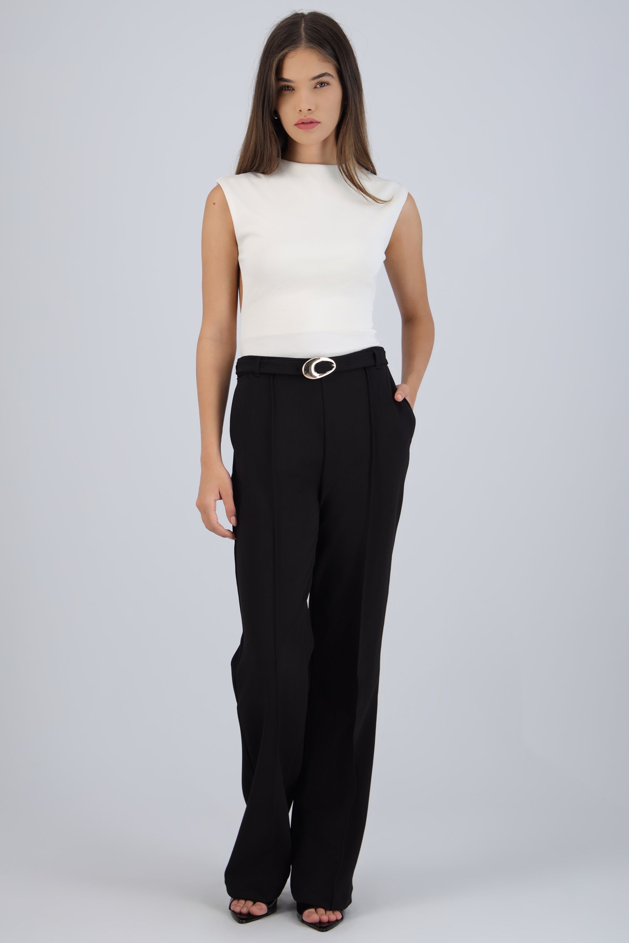 Pantalón con cinturón