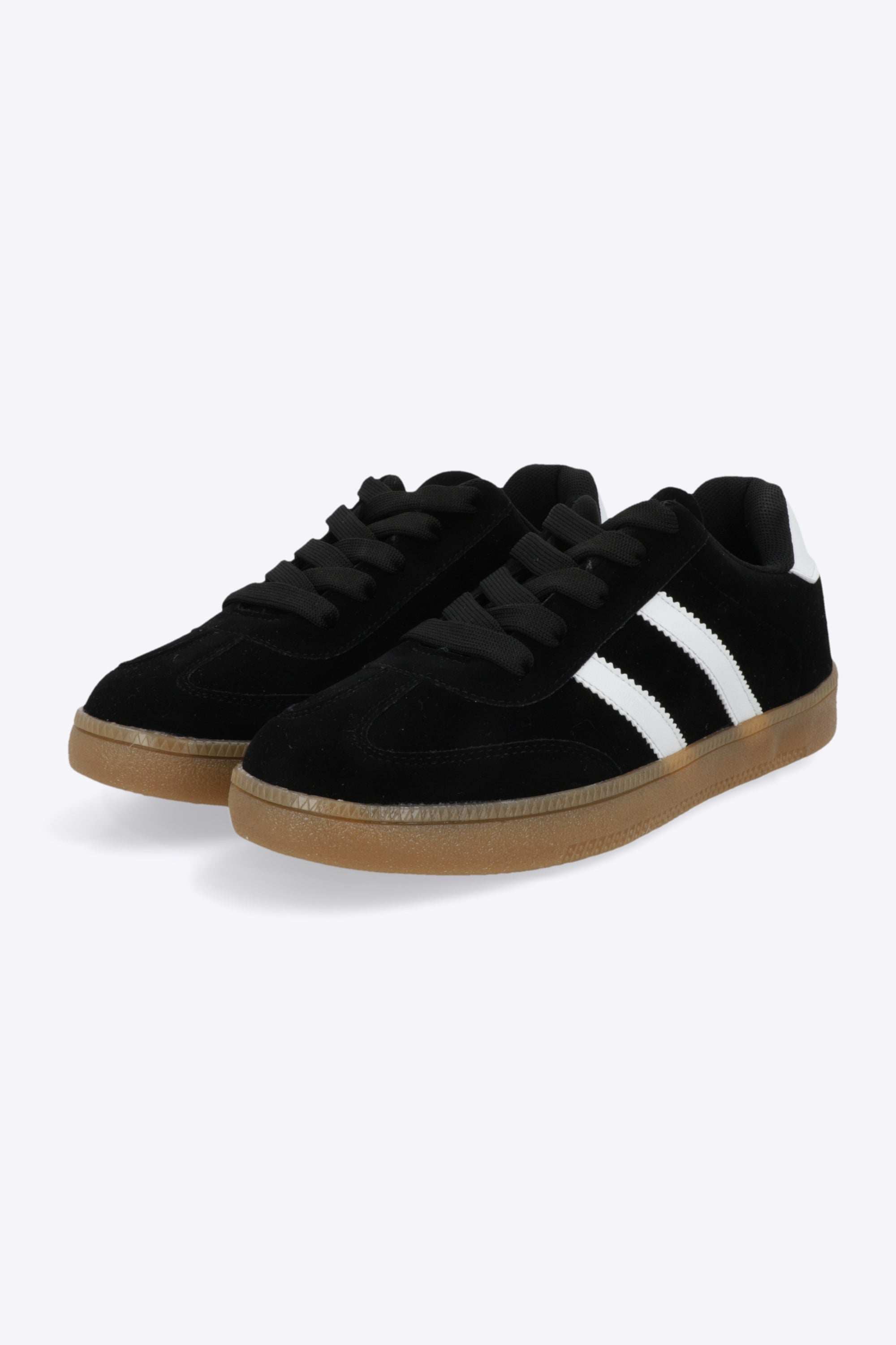 Tenis casual rayas punta suede