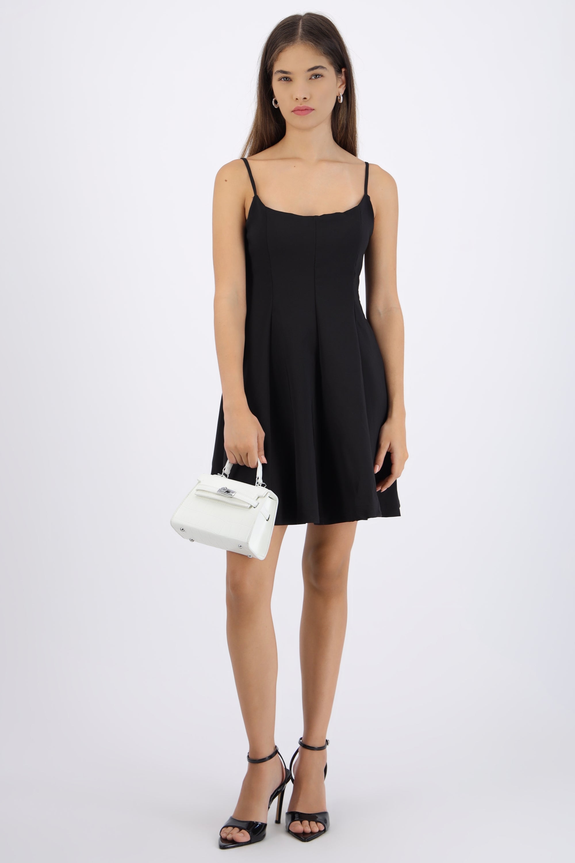 Vestido mini cortes