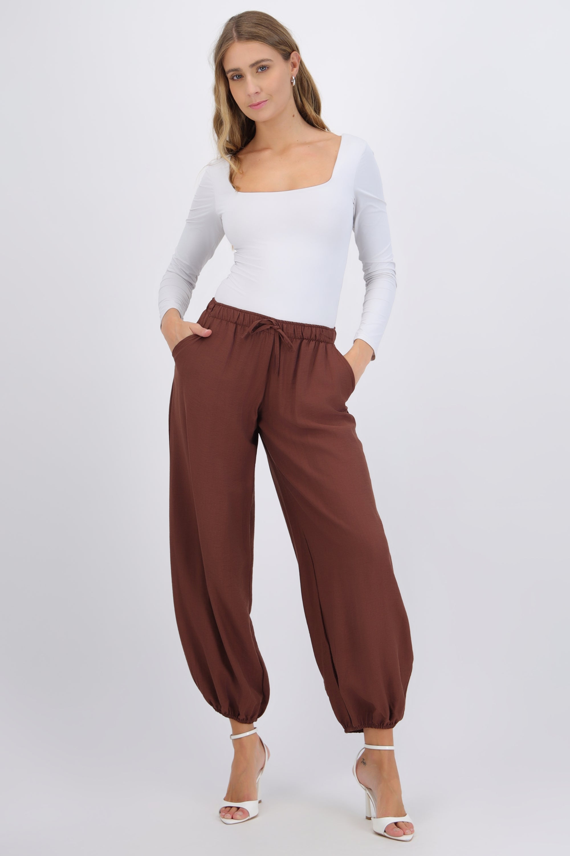 Pantalón detalle globo liso